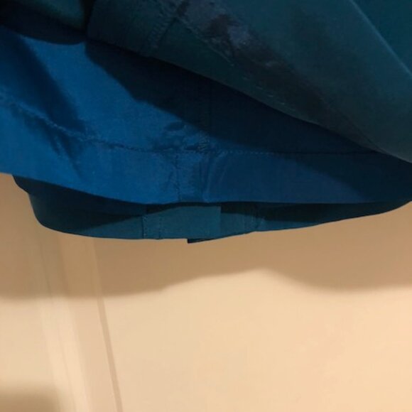 Jones New York Skirt, 100% Silk, Size 12 - Picture 6 of 9